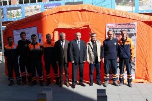 Afet g&ouml;n&uuml;ll&uuml;s&uuml; bulmak i&ccedil;in &ccedil;adır kurdular