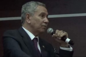 Beni saygısızlıkla su&ccedil;laması doğru değildi