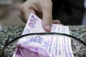 Eşi &ccedil;alışmayana y&uuml;ksek maaş