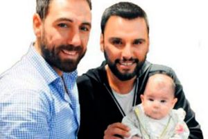 &Uuml;&ccedil; aylık bebeğe beş karatlık hediye...