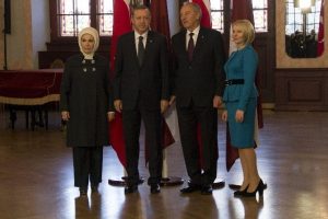 Resmi t&ouml;renle karşılandı