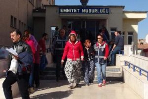 Hırsızlık su&ccedil;una 3 tutuklama
