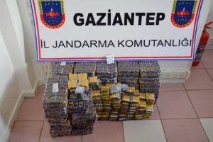 Suriyeli'nin valizinden &ccedil;ıkan uyuşturucu miktarı şok etti!
