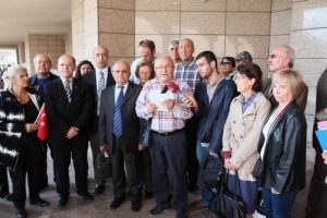 T&uuml;rban y&uuml;z&uuml;nden ceza alan profes&ouml;r yine hakim karşısında