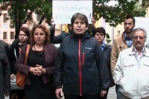 Adliye bah&ccedil;esindeki ağa&ccedil;ların s&ouml;k&uuml;lmesine CHP'liler tepki g&ouml;sterdi