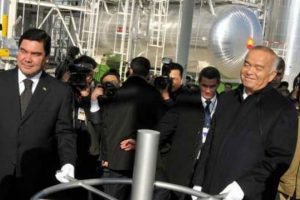 &Ouml;zbek lider Kerimov, T&uuml;rkmenistan'da