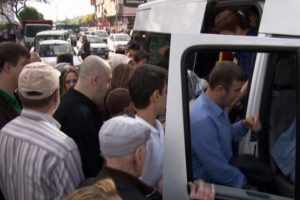 Yaya yolu &ccedil;&ouml;kt&uuml;, izdiham yaşandı