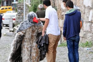 Dikkat &ccedil;ekmek i&ccedil;in bakın ne yaptı?