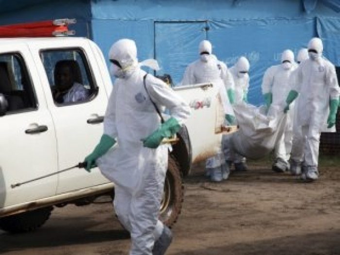 Afrika'ya giden doktora Ebola teşhisi konuldu