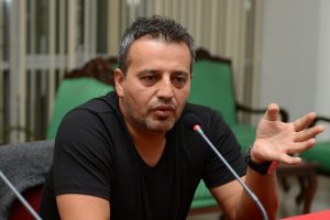 Hakan Akdoğan'a Nil&uuml;fer'de b&uuml;y&uuml;k ilgi