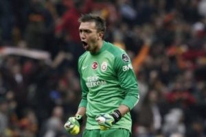 Muslera devre arası satılacak!