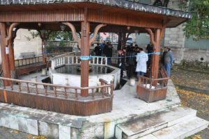 Cami şadırvanında &ouml;l&uuml; bulundu