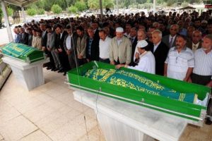 Anne-babasını &ouml;ld&uuml;rd&uuml;ğ&uuml; gerek&ccedil;esi ile adliyeye sevkedildi