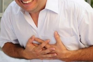 'Ani g&ouml;ğ&uuml;s ve sırt ağrısı ihmale gelmez'