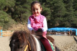 Bursa'da miniklerin at keyfi