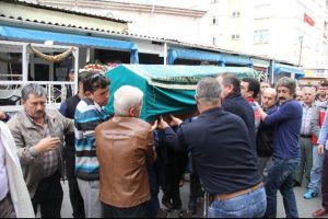 Halı sahada şok eden &ouml;l&uuml;m!