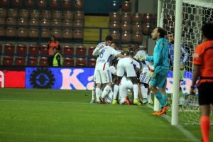 Karab&uuml;k Akhisar'ı 90+2'de yıktı!