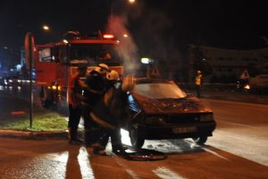 Seyir halindeki LPG'li otomobil alev aldı