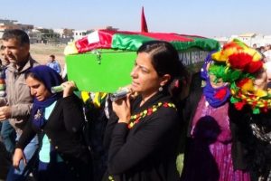 YPG'li kadının tabutunu kadınlar taşıdı