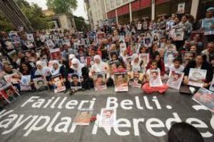Cumartesi Anneleri'ne 500. eylemde b&uuml;y&uuml;k destek
