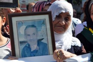 Adıyaman'da kayıp yakınları oturma eylemi yaptı