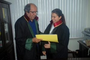 60 yaşında mezun oldu, avukat kızının yanında staja başladı