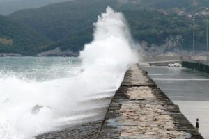 Amasra'da 12 metrelik dalgalar