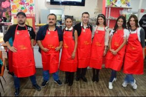 &Uuml;nl&uuml;ler onlar i&ccedil;in mutfağa girdi