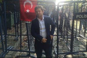 &Ccedil;in konsolosluğu &ouml;n&uuml;nde tek kişilik eylem