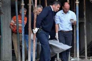 Asans&ouml;r boşluğunda ceset