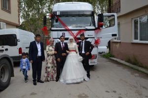 Bursa'da TIR'ı gelin arabası yaptı