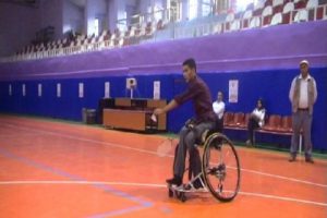 Muş'ta engelliler badminton &ouml;ğreniyor