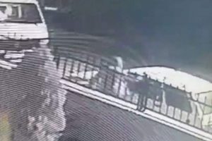 Bursa'da dikiz aynalarına karete yaparken yakalandı