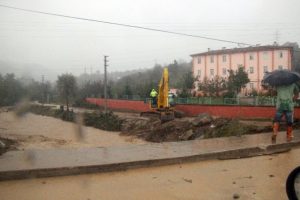 Evleri su bastı