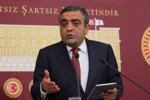 Hedefinde h&uuml;k&uuml;met vardı