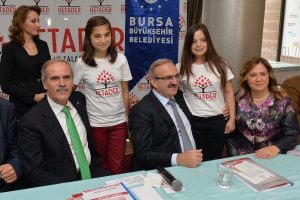 Bursa Valisi ve Başkan, &ccedil;ocuklarla 'kan kardeşi' oldu