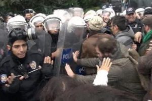 CHP'li Bekaroğlu: "Burada cami yapılacak denirse, camiyi biz yaptıracağız!"