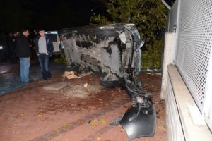 Polis otosuna otomobil &ccedil;arptı