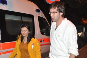 Sağlık ekibine coplu saldırı