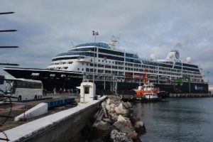'Azamara Quest' Dikili esnafını &uuml;zd&uuml;