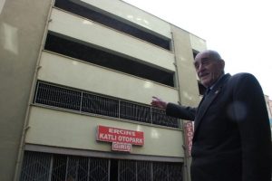 2 milyon TL'lik otoparkın kapısına kilit vurdu