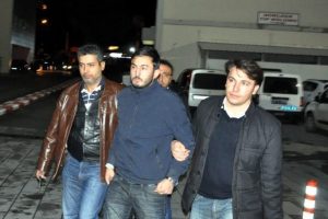 &Ouml;nce vurdu sonra durumunu &ouml;ğrenmek i&ccedil;in hastaneye gitti