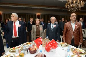 ADD Bursa Şubesi'nden Bozbey'e plaket