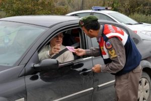 Jandarma s&uuml;r&uuml;c&uuml;lerin bayramını kutladı