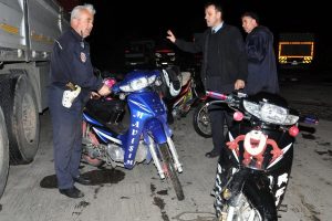 Bursa'da polisle motosiklet s&uuml;r&uuml;c&uuml;leri arasında kovalamaca!