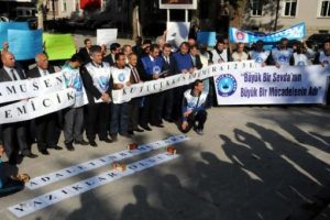 Kamu-sen &uuml;yeleri ampul kırdı