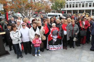 Kutlamalar &ccedil;elenk sunumu ile başladı