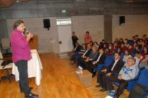 Yılmaz Vural gen&ccedil;lerle biraraya geldi