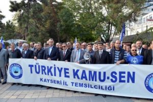 Kamu-Sen eyleminde şehitlere saygı duruşu