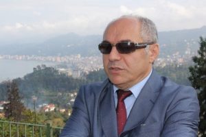 &Ouml;ğretmenin başı "kediciklerle" dertte